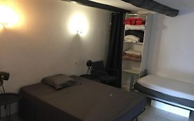 Logement Sur Pte Cour, Rez De Chaussee, Wifi, Clim